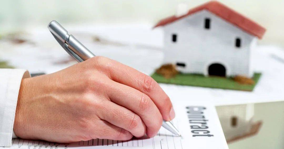 分房工作領導小組在現場設立了法律咨詢點