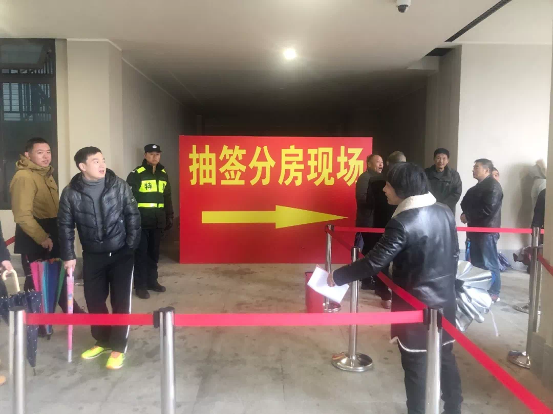 紀委督查小組督促設(shè)置拆遷咨詢辦公室