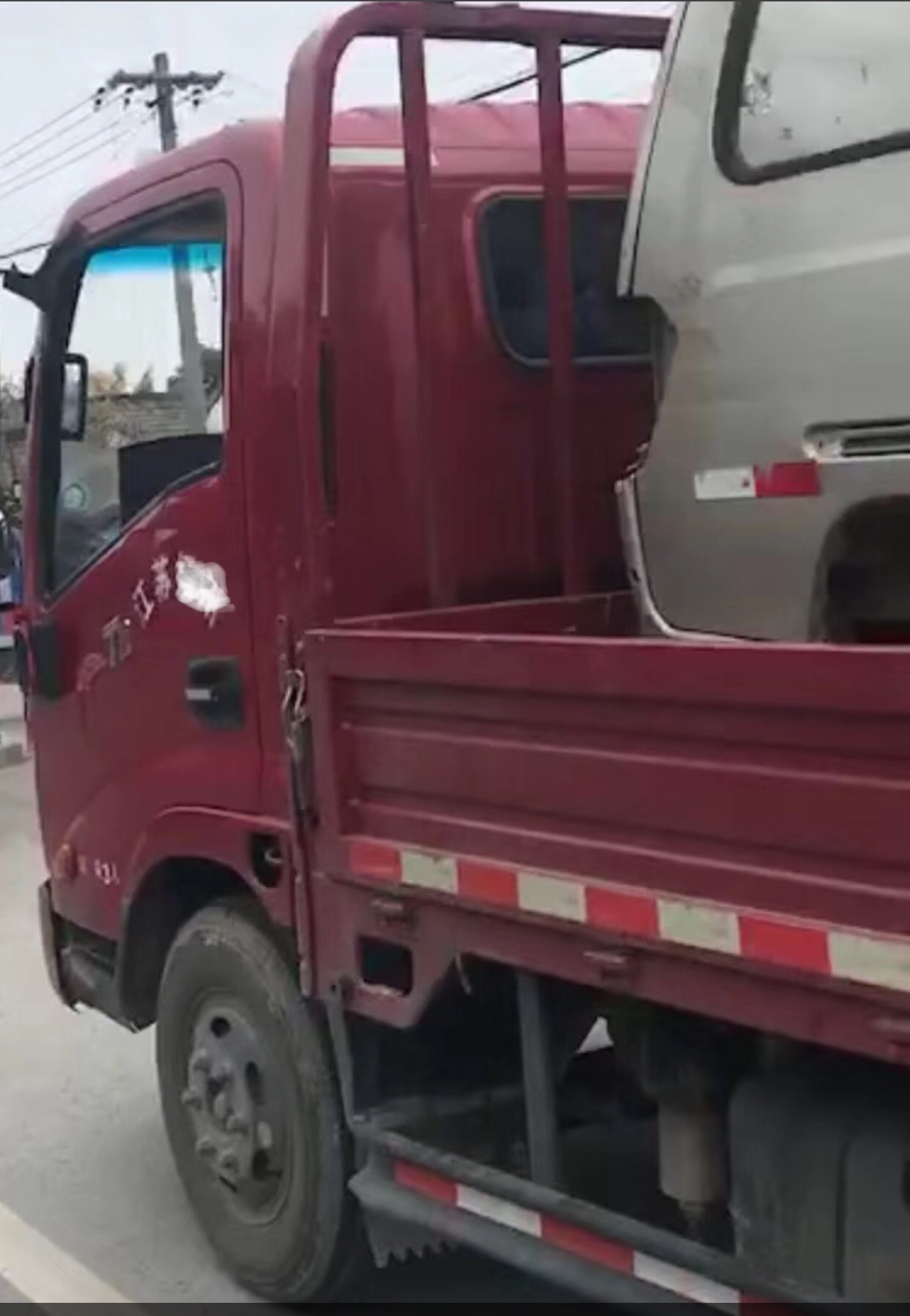 當(dāng)?shù)嘏沙鏊尦鍪驹诒敬鍍商幏孔?></img></p>
<p><strong>有序推進(jìn)老舊小區(qū)和棚戶區(qū)改造</strong></p>
<p>1、煙臺市生態(tài)環(huán)境局萊州分局、市交警大隊(duì)、市廉租房小城鎮(zhèn)規(guī)劃局、市綜合性行政執(zhí)法局）。</p>
<p>2、以以點(diǎn)，以（增強(qiáng)公共服務(wù)項(xiàng)目、提高校園文化自然環(huán)境）為主要參考資料，逐步強(qiáng)化衛(wèi)星城綜合性服務(wù)項(xiàng)目機(jī)能，為街坊外國游客提供更多愈加全面和優(yōu)質(zhì)的優(yōu)質(zhì)服務(wù)。</p>
<p>3、有序大力推進(jìn)老舊居民小區(qū)和棚戶區(qū)擴(kuò)建。三年內(nèi)改擴(kuò)建老舊住宅小區(qū)1.8萬戶、179萬平方米，系統(tǒng)升級給水、管網(wǎng)、電力、供氣、數(shù)據(jù)通信、水電等基礎(chǔ)建設(shè)，積極支持完全符合前提的老舊建筑風(fēng)格裝上扶梯，大幅提升建筑群選用基本功能和人居發(fā)展水平。</p>
<p>4、棚戶區(qū)擴(kuò)建，對主城區(qū)內(nèi)8個工程項(xiàng)目開展改建，動工規(guī)劃1015套回遷房，回遷房征用覆蓋面積18.85萬平方米。</p>
<p>5、大力推進(jìn)制定游泳池技術(shù)標(biāo)準(zhǔn)、制度化建設(shè)工程擴(kuò)建，使街坊游人洗澡更方便、舒適。</p>
<p>6、在衛(wèi)星城主干道兩側(cè)、森林公園增大消閑方向盤、電池交通設(shè)施等大城市紅木家具，迎合民眾外國游客出游、夜游須要。</p>
<p><strong>比如<a href=