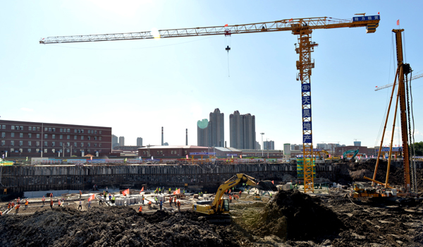 為確保棚戶區(qū)改造項目居民盡快住上回遷房