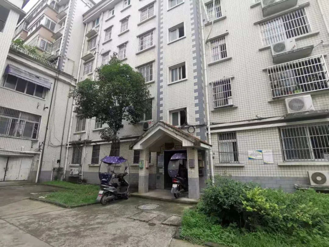 也就是說(shuō)回遷戶(hù)不存在改變土地性質(zhì)問(wèn)題