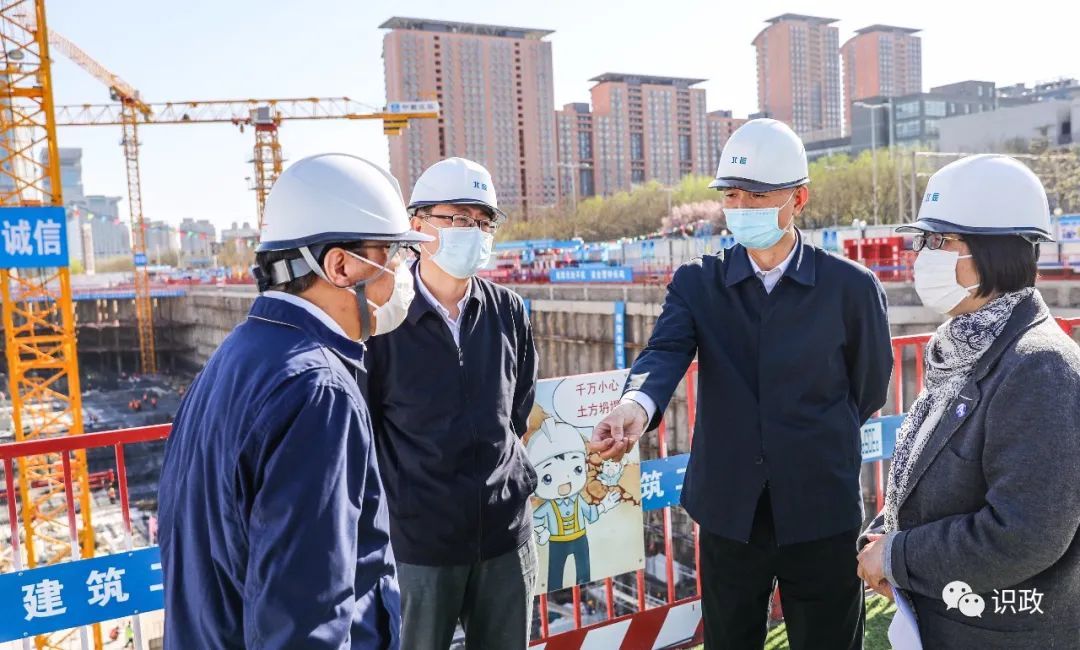 直接連通的新機場線地鐵站規(guī)?？氨缺本┱?></img></p>
<p><strong>我當(dāng)年的錢能買三室</strong></p>
<p>1、剛教育工作不久，沒錢，便賣了個小的兩室，當(dāng)時大國際形勢是買賣雙方行業(yè)，定金適當(dāng)，樓盤更重要少，輪不到選，買了個二手的回遷房，有證，樓下居民樓2.4w左右，我這個便宜6000，雖然洋房通風(fēng)還行，一咬牙，便買了。</p>
<p>2、當(dāng)時月供與薪水一樣多，窮死了，買車一年后，房貸成倍增長，心理壓力總是有些，畢竟換教育工作了，距樓房較遠，準(zhǔn)備工作勤奮養(yǎng)家要么將故鄉(xiāng)村上的沿街樓下手買二套，縣區(qū)上的沿街樓前幾年能賣78萬，這幾年一文不值了，，，經(jīng)第一次買房子，我其實金濤的認(rèn)識論卻是值得參見的，人要順勢而為，逆市要比乘勢花費更高的付出，投資收益卻不較大多，這不18年的新貨分散成功上市，我當(dāng)年的錢能賣三室，再提個翻新頁，能買新東站4室兩廳了，但我賣的邊線算不上差，離著兩個商業(yè)區(qū)1000米。</p>
<p><strong><a href=