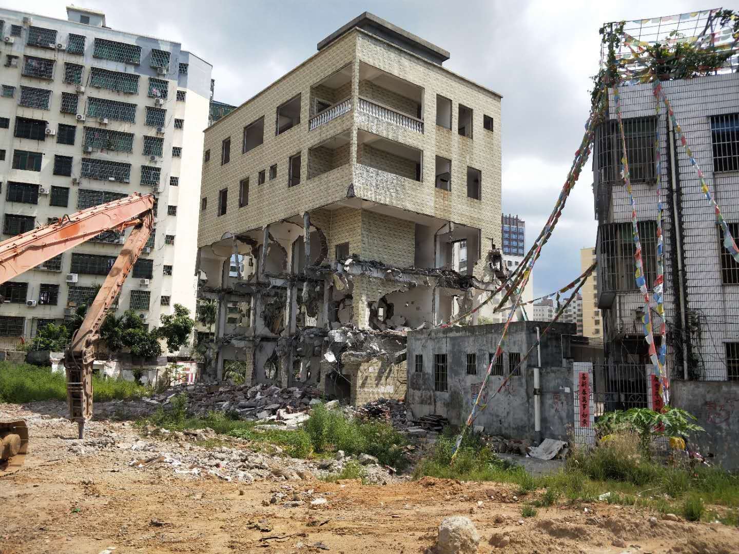 用?？谧钆；剡w房來形容